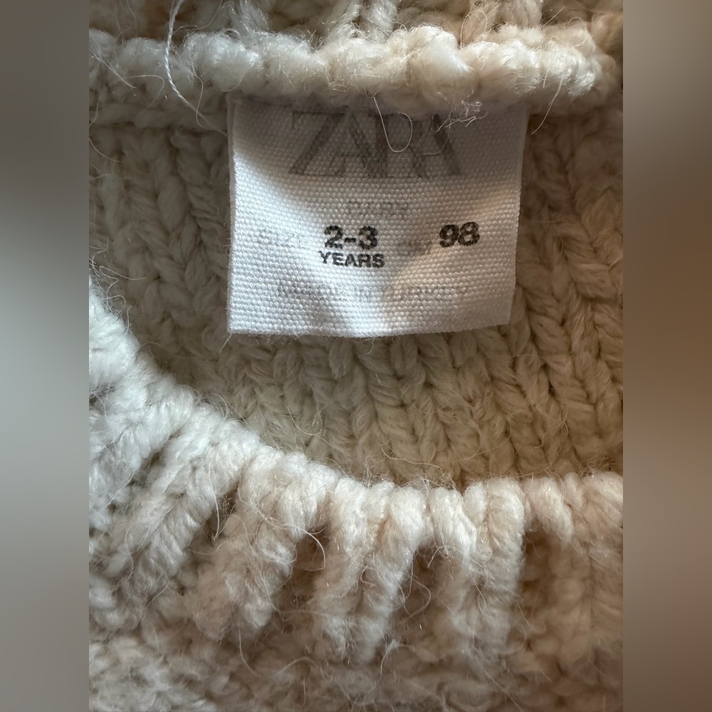 Zara Kids Cream Sweater with Red Reindeer Design. Size 2-3 Years - Picture 4 of 4